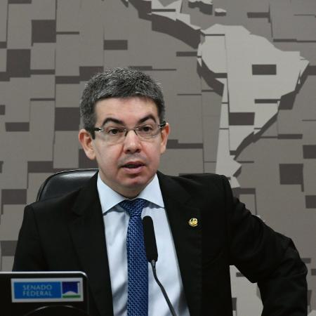 6.jul.2022 - O senador Randolfe Rodrigues (Rede-AP) em reunião no Senado Federal. - Geraldo Magela/Agência Senado