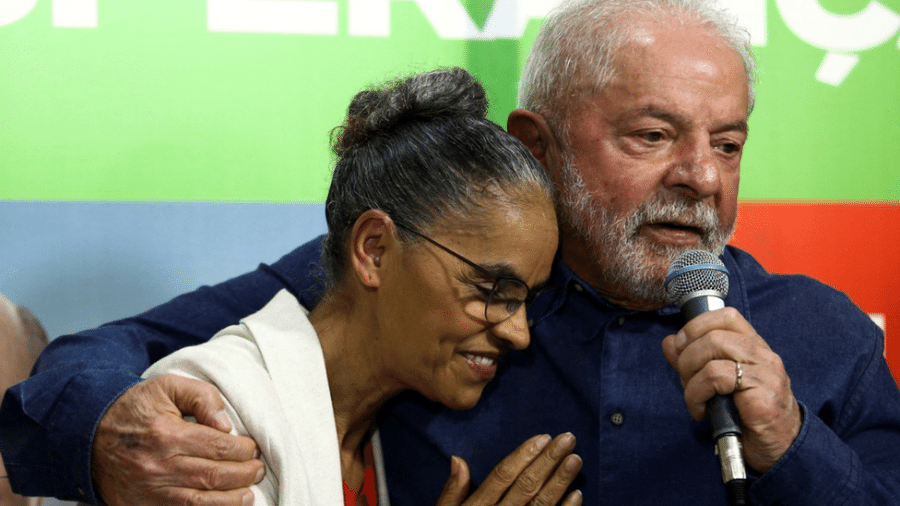 Lula e Marina, em foto de setembro, durante a campanha eleitoral; ela foi ministra de Meio Ambiente dos dois primeiros governos dele e agora estão de novo em rota de colisão - Reuters