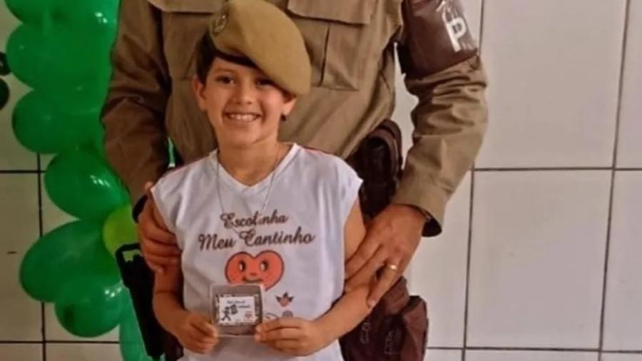 Nicollas, de oito anos, chegou a ser levado ao hospital, mas não resistiu ao ferimento - Reprodução de redes sociais
