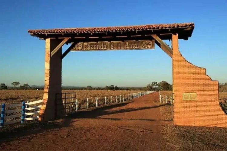 Fachada da fazenda "É o Amor", de Zezé di Camargo; local está avaliado em R$ 65 milhões