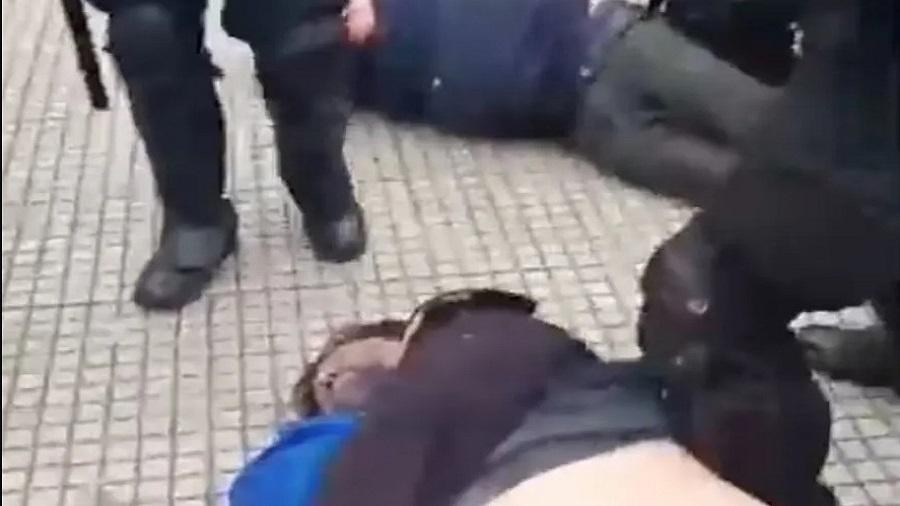 Manifestante foi levado a hospital no centro de Buenos Aires, mas não resistiu ao mal súbito