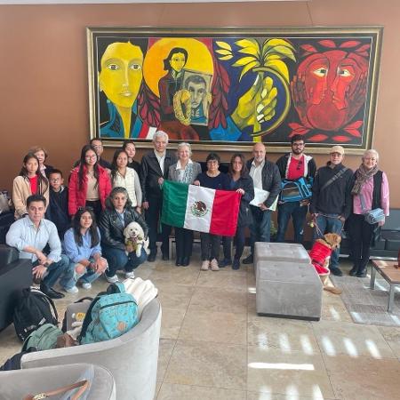 Corpo diplomático mexicano deixa Quito após invasão da polícia à embaixada