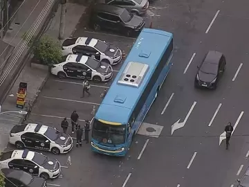 Ônibus é sequestrado e passageiros são roubados no Rio