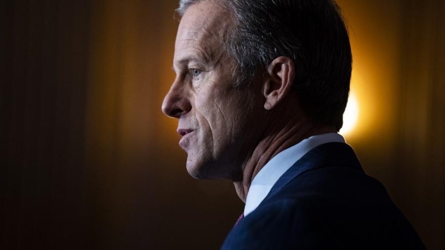 John Thune foi escolhido como líder dos republicanos no Senado nesta quarta-feira (13)