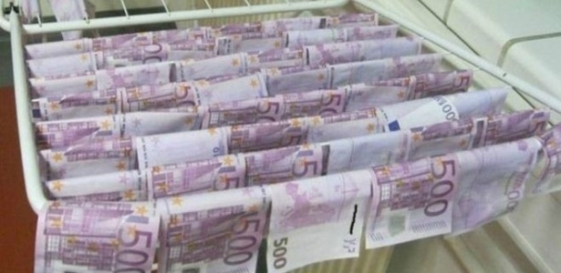 Euros recuperados do Danúbio secam em varal - Polícia de Viena