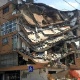19.set.2017 - Prédio é totalmente destruído após terremoto de magnitude 7.1 atingir a Cidade do México - Reprodução/Twitter @NBC News