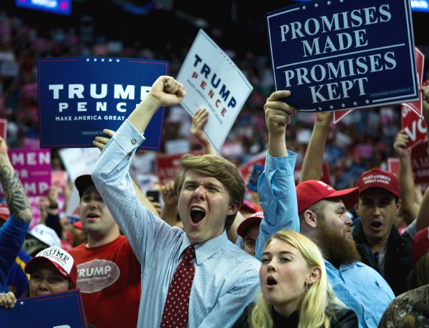 Apoiadores do presidente Donald Trump durante comício para o senador Ted Cruz e outros republicanos do Texas em Houston - Doug Mills/The New York Times