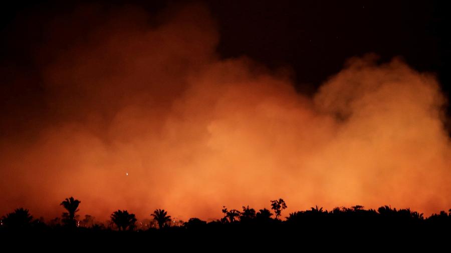 Fumaça durante queimada na floresta Amazônica próximo a Humaita, Amazonas - Ueslei Marcelino/Reuters