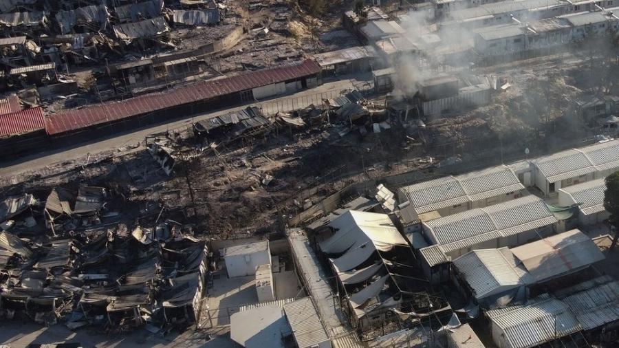 As origens do incêndio que destruiu o campo de migrantes ainda são desconhecidas - Reuters