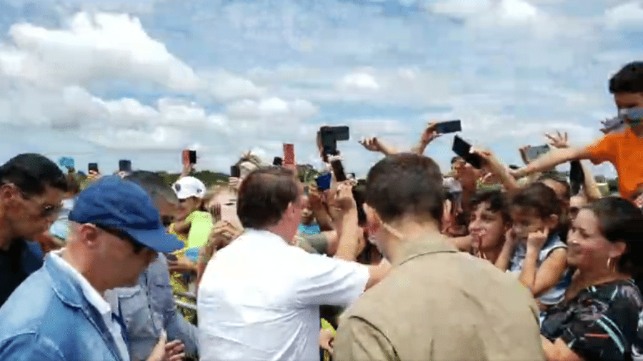 Bolsonaro diz que povo está "vibrando" com novo decreto em favor do armamento - 13.fev.2021 - Reprodução/Facebook