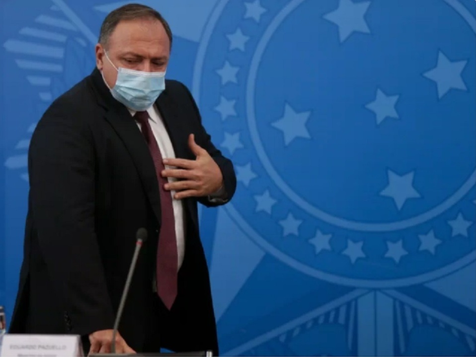 Pazuello teve cabeça cortada para proteger a do presidente Bolsonaro
