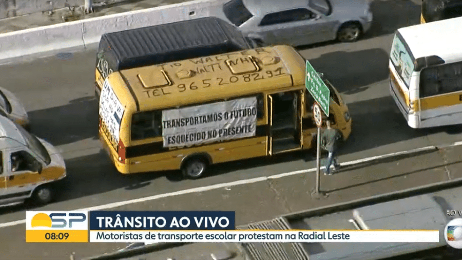 Motoristas de vans escolares protestam na Radial Leste, em São Paulo - Reprodução/TV Globo