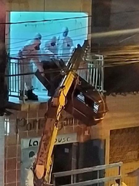 Corpo de homem é retirado de varanda de apartamento na PB - Reprodução/TV Paraíba