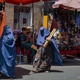 23.ago.2021 - Mulheres afegãs vestidas de burca fazem compras em uma área de mercado em Cabul, após a tomada militar do país pelo Talibã - Hoshang Hashimi/AFP