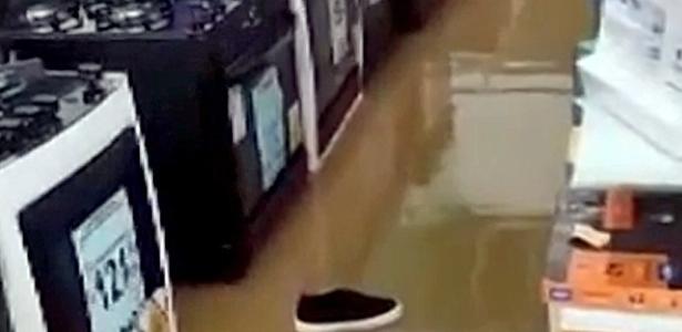 Vendas do varejo caem 0,4% em novembro ante outubro, aponta IBGE