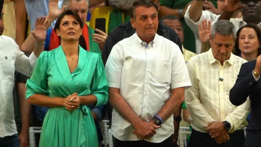 Presidente Jair Bolsonaro (PL) ao lado da primeira-dama, Michelle Bolsonaro, e de do general Braga Netto, vice na chapa do PL à reeleição, durante convenção do partido - Reprodução/Youtube Flávio Bolsonaro