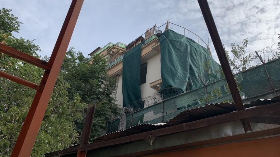 Este é o suposto local do ataque em Cabul — com a varanda agora coberta - BBC