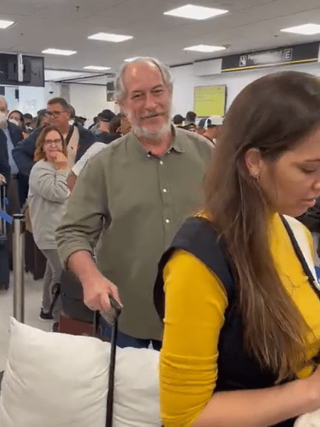 27.nov.2022 - Ciro Gomes foi vítima de provocação em aeroporto de Miami - Reprodução Twitter