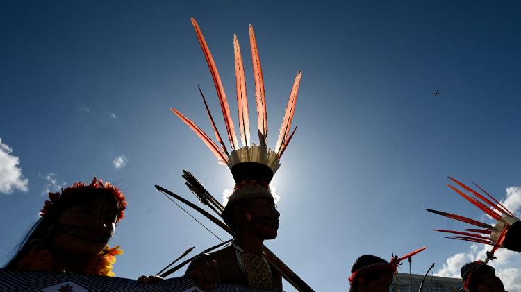 Indígena participa de protesto contra o marco temporal