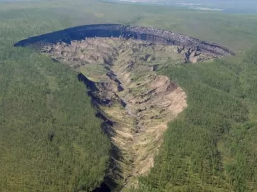 'Porta do inferno': cratera na Sibéria cresce em ritmo assustador e alerta cientistas
