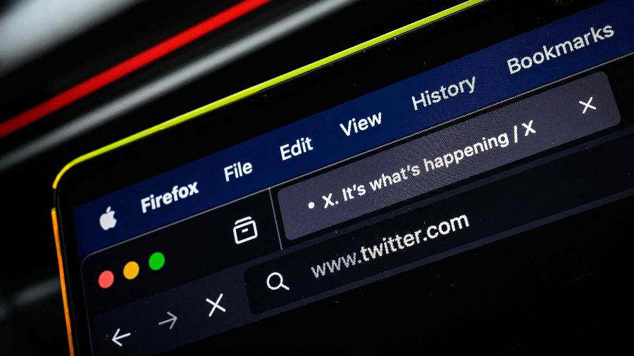 Navegador com endereço de Twitter.com mostra rótulo com a rede se chamando X