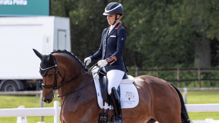 A multicampeã e recordista olímpica Charlotte Dujardin