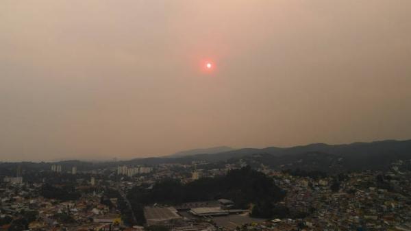 Céu tomado por fumaça na cidade de São Paulo em 11 de setembro