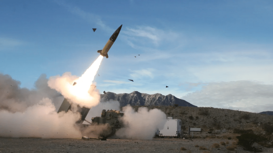 Sistema de Mísseis Táticos do Exército Americano em teste no Novo México em dezembro de 2021 - John Hamilton/Exército dos EUA/Divulgação
