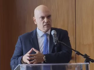 Moraes diz que redes sociais só vão operar no país se respeitarem as leis