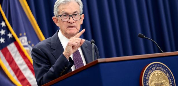 Powell vê economia dos EUA firme e evita sinalizar próximos passos