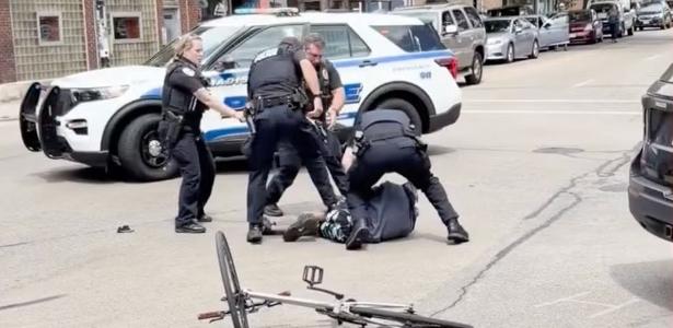 Cover image for Polícia de Wisconsin, nos EUA, mata homem a tiros em via pública