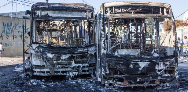 Dois ônibus foram incendiados na região de Jabaquara, na zona sul de São Paulo - Marco Ambrosio/Estadão Conteúdo