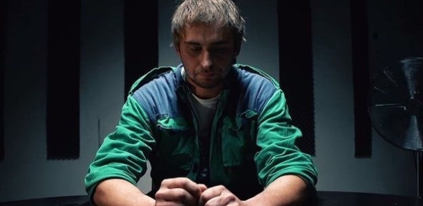 Jakub interpreta ele mesmo no filme baseado em sua experiência - FILMZLICINCOMPANY