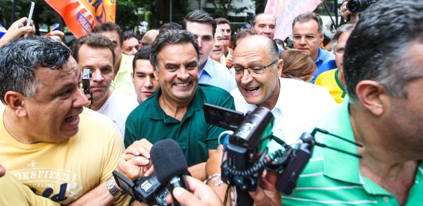 Aécio Neves e Geraldo Alckmin juntos durante manifestação em São Paulo contra o governo Dilma, em março de 2016 - Bruno Poletti/Folhapres