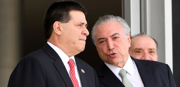O presidente do Paraguai, Horacio Cartesa (à esq.), e Michel Temer, em Brasília - Evaristo Sá/AFP