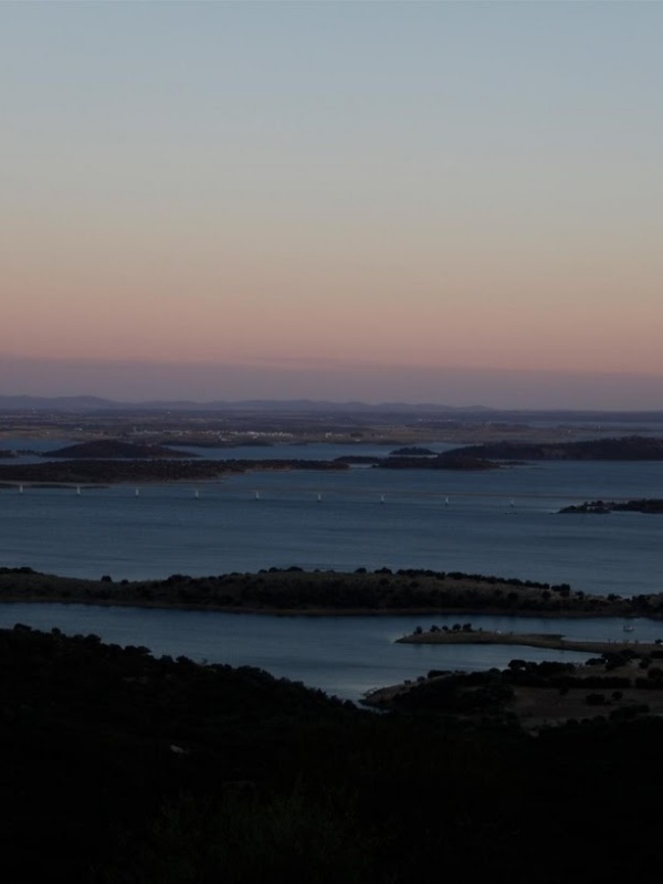 RAFAEL MARCHANTE / Reuters