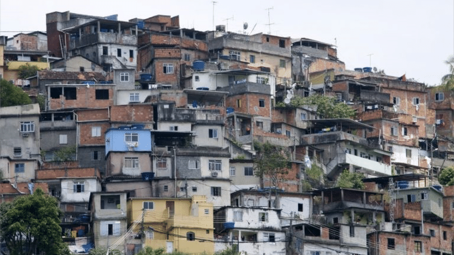 Mais de 40% das crianças brasileiras de zero a seis anos habitavam em 2017 casas com ao menos uma inadequação de saneamento, seja ausência de esgoto, abastecimento de água ou coleta de lixo - Reuters