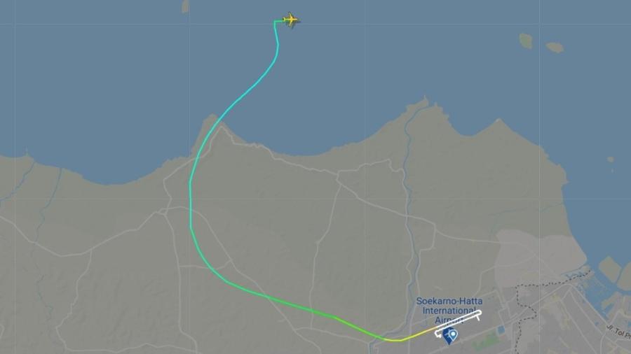 Aeronave desapareceu após decolar na Indonésia neste sábado (9) - Reprodução/Twitter/Flightradar24