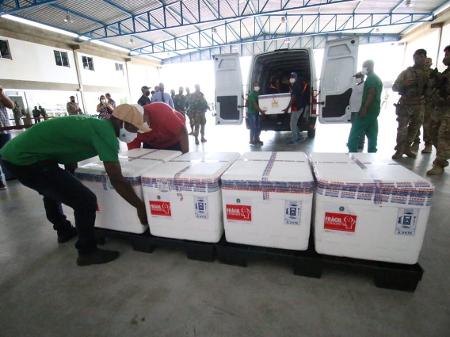 Chegada do primeiro lote de doses importadas da vacina da AstraZeneca/Oxford a Salvador, no final de janeiro - Governo da Bahia