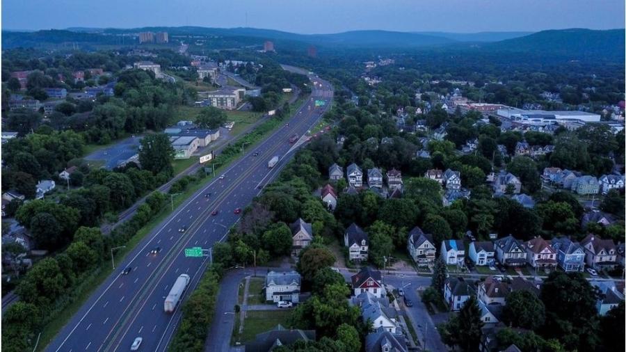 Interestadual 81, que os críticos chamam de "racista", divide um bairro de Syracuse em dois - Getty Images