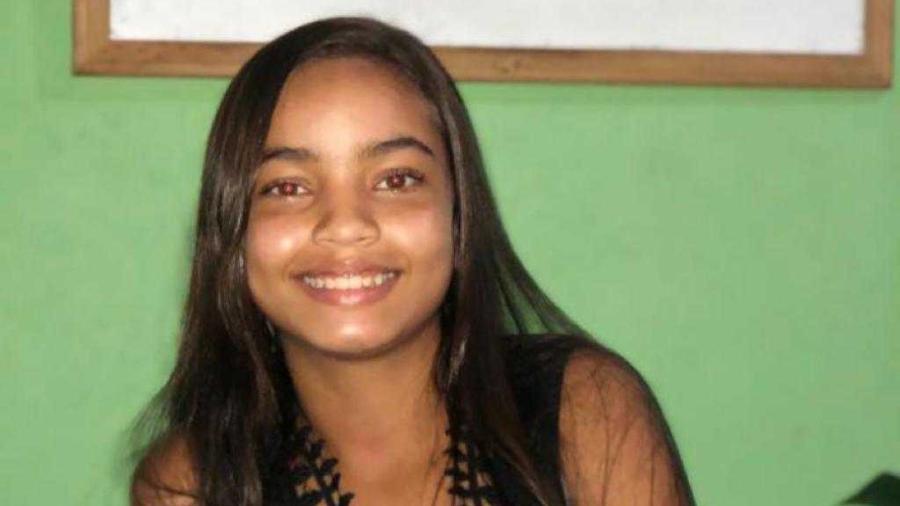 Jovem morreu após ser atingida por raio no quintal de casa - Arquivo familiar