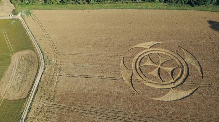 Croglyph found in France has a cross in the middle of a circle - Reproductive/Social Networks - Reproductive/Social Networks
