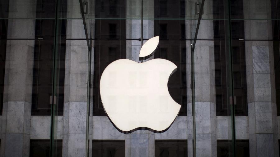 Logotipo da Apple localizado em loja própria da empresa em Nova York, EUA