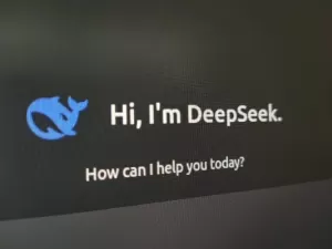 DeepSeek: o que é a inteligência artificial chinesa e seus diferenciais