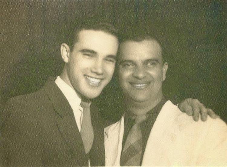 Divaldo Franco e Chico Xavier ainda na juventude, antes de a amizade "azedar" Divaldo Franco e Chico Xavier ainda na juventude, antes de a amizade "azedar"