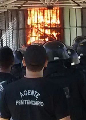 Agentes tenta controlar rebelião em presidio cearense  - Reprodução/WhatsAapp/Tribuna do Ceará