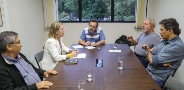 Gleisi, Simões, Lula e Haddad em reunião da coordenação em dezembro do ano passado