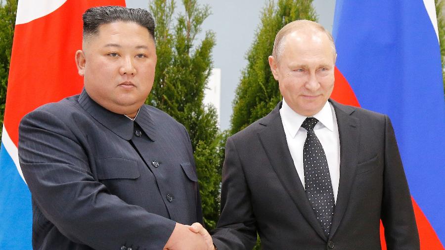 25.abr.2019 - Presidente da Rússia, Vladimir Putin, se reúne em cúpula com o líder da Coreia do Norte, Kim Jong Un - Alexander Zemlianichenko / POOL / AFP