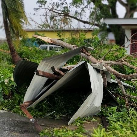 6.abr.2020 -  Dano é retratado no rescaldo do ciclone Harold, em Luganville, Vanuatu - Garcia Ghelynn via Reuters