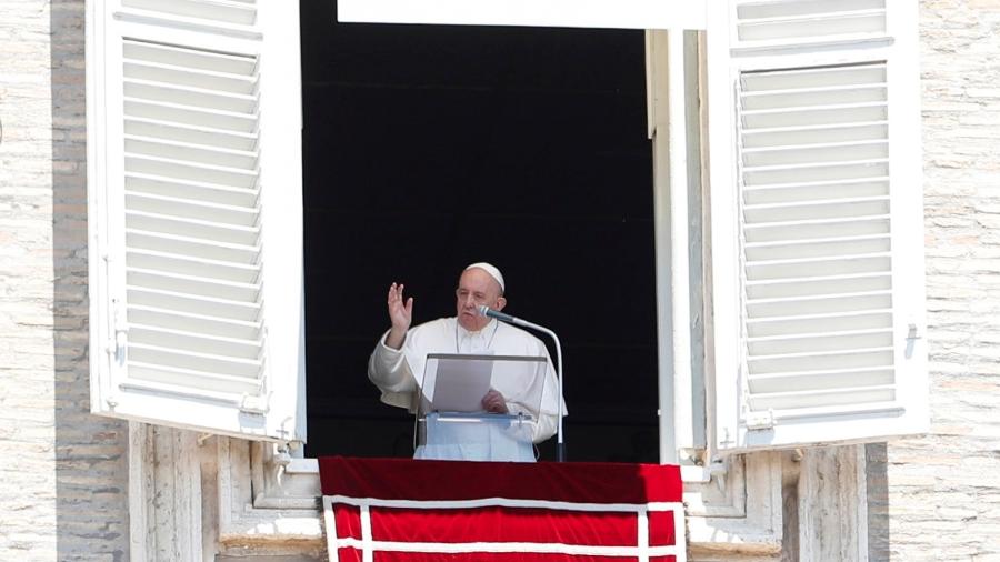 31.mai.2020 - O papa Francisco fez seu primeiro discurso do meio-dia de sua janela sobre a Praça de São Pedro em três meses por causa do coronavírus  - Remo Casilli/Reuters